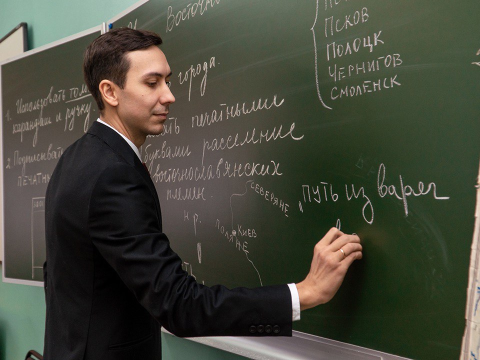 Сергей Кравцов: «Мы продолжим отстаивать права учителей» Сергей Кравцов: «Мы продолжим отстаивать права учителей».